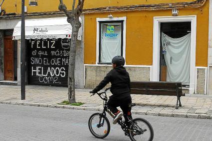 Menorca Mao / Gemma Andreu / Comercios centro Mao cerrados / cerrado