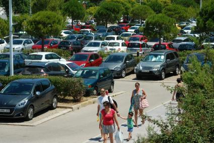 MENORCA - Cala Galdana o el colapso que se avecina en plena temporada.