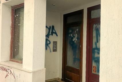 Imagen de la casa de los okupas, situada en la zona de la plaza del Príncep de Maó.