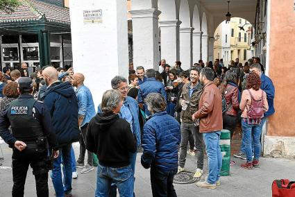 Imagen de archivo de una jornada de tardeo en el casco antiguo de Ciutadella.