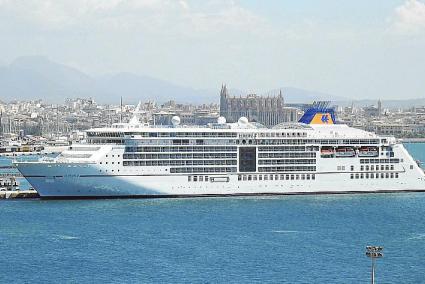 PALMA. CRUCEROS. EL CRUCERO " EUROPA 2 ", UN CINCO ESTRELLAS EN EL MAR, VISITA EL PUERTO DE PALMA.