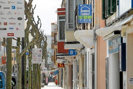 El confinamiento obligatorio impide a los posibles compradores visitar las casas en las que están interesados.