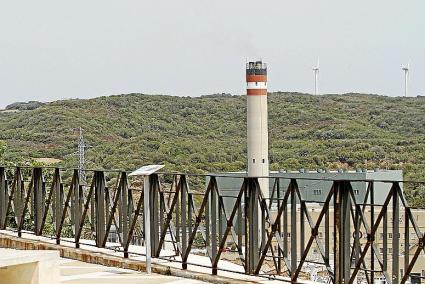 MAHON. ENERGIA. La central t?rmica del puerto de Ma? ha estado este verano en el punto de mira.