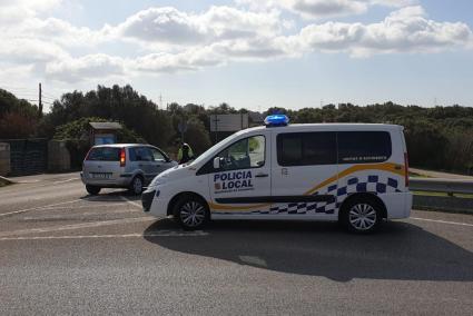 Imagen de un control de la policía local de Ciutadella.