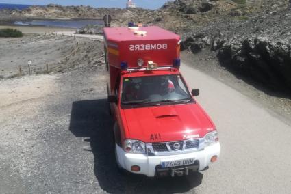 Los bomberos tuvieron que ayudar a rescatar el cadáver.