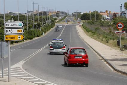 Las carreteras continúan muy vacías, pero la recuperación de la actividad se nota. En la imagen, la vía que conecta Maó y Sant Lluís