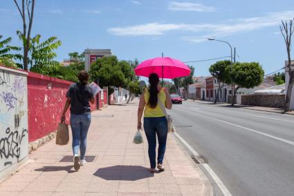 menorca covid-19 coronavirus estat d'alarma sorprende paraguas calor