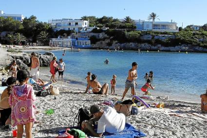 Playa de Santadria, este sábado, sin masificación y con servicio de socorristas