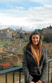 La menorquina con una espectacular vista de los restos del Foro, el centro neurálgico y corazón de la Antigua Roma.