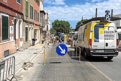 Las obras dificultan la entrada de camiones para el abastecimiento