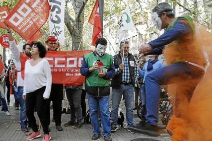 Protesta de funcionarios de Justicia contra la ley que permite que les cambien de juzgado.