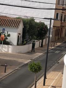 Agentes de la Benemérita en un registro en la calle Mallorca