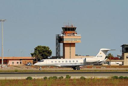 Menorca Mao / Gemma Andreu / aeropuerto / torre control / avion priva