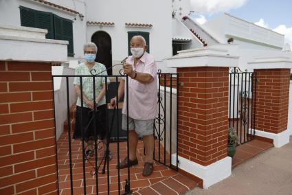 Es Migjorn, la edad media más alta. Joan Marquès Barber, de 90 años, y Llucia Pons Mascacaró, de 82, son un matrimonio residente en Es Migjorn, población con fama de longevidad entre sus habitantes. También es la que tiene actualmente la media de edad más