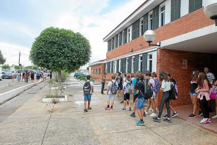 menorca covid-19 coronavirus inici curs escolar surtida alumnes institut pascual calbó