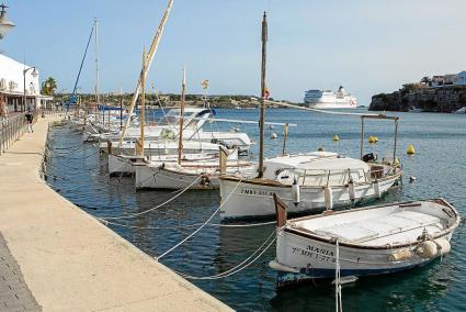 menorca FOTOS BARQUES AMARRAMENTS - x TEMA DEL DIA - HORITZONTAL - MILLOR SI SON DE BARQUES PETITES (TIPUS LLAUT) PER EXEMPLE A CALASFONTS