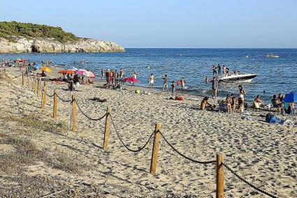 Imagen de la playa de Sant Tomàs tomada en un día caluroso y despejado del pasado mes de agosto