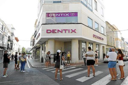 MAHON. ESTAFAS. Afectados de Dentix exigen sus tratamientos en Maó.