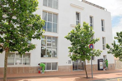 SANT LLUIS RESIDENCIAS TERCERA EDAD. Sant Lluís y el Govern dan luz verde a ampliar el geriátrico .