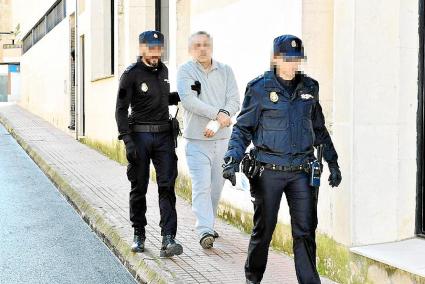 El hombre era funcionario del Ayuntamiento de Ciutadella cuando trató de asesinar a su esposa.