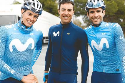 La tripleta balear del Movistar Team, este jueves en la prsentación del 2021; Albert Torres, flanqueado por Enric y Lluís Mas. @PHOTOGOMEZSPORT