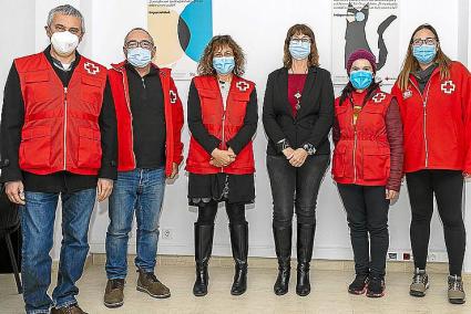 La visita de la alcaldesa al nuevo local de Creu Roja