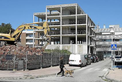 En la parcela coinciden el bloque a medias y el movimiento de tierras para otras VPO.