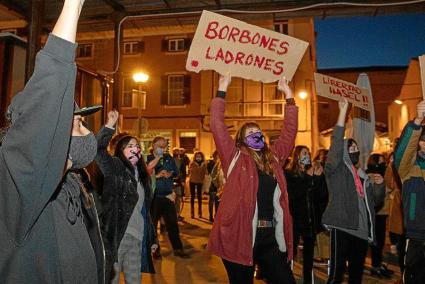 Imagen de la manifestación que se celebró en la Plaça Miranda de Maó en contra del encarcelamiento de Pablo Hasél.