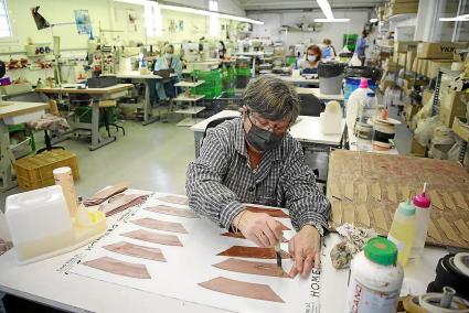 La industria de la fabricación de calzado es una de las grandes que se queda fuera.