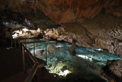 Menorca Ciutadella Cala Blanca Gemma Andreu / Cueva Cova de s aigua