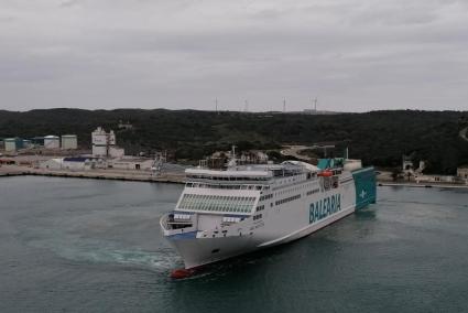 El buque “Abel Matutes” de Baleària ha sido desviado la mañana de este miércoles al puerto de Maó.