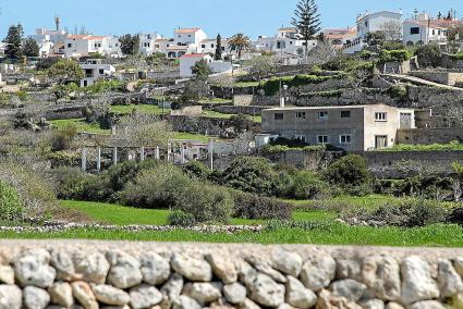 menorca migjorn gran edificacio en rustic urbanisme