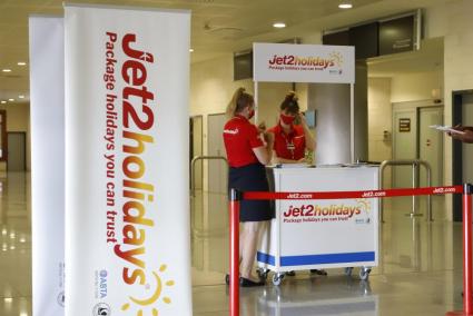 Personal de Jet2 en el aeropuerto de Menorca