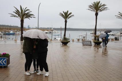 La luvia y el viento han regresado a Menorca, como se puede apreciar en la imagen de este sábado en Fornells