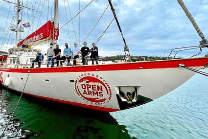 El «Astral» de la ONG Open Arms recaló este viernes en el puerto de Maó