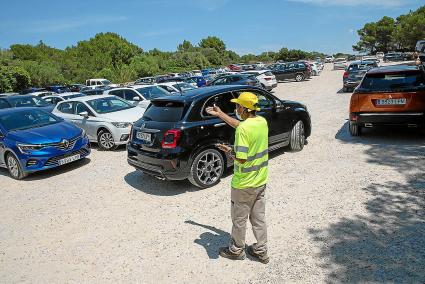 menorca Inici servei de controladors de platges parking macarella