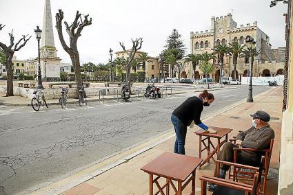 Terraza en el bar del Cercle, donde se originó la demanda de más espacio.