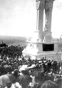 El 8 de julio de 1928 se inauguró el monumento en honor a los caídos.   