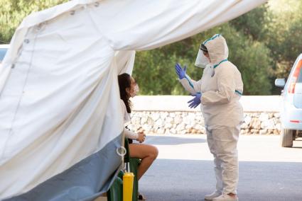 Imagen de la realización de pruebas en la carpa de Ciutadella.