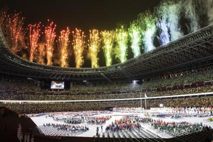 El cielo de Tokio se ilumina con la llama tricolor del movimiento paralímpico