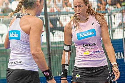 Triay, de frente, y Salazar, durante el partido