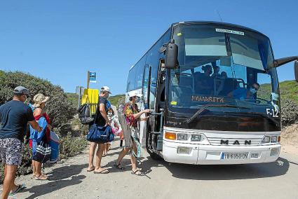 TRANSPORTE PUBLICO - El bus de Favàritx no deja reservar billete para el trayecto corto.