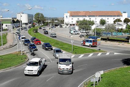 Menorca Mao / Gemma Andreu / Trafico coches polÃ­gono industrial / r