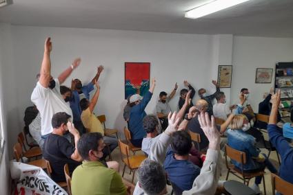 Momento de la votación en la asamblea general del sector