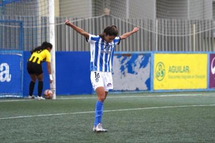 Una jugadora del Atlético Baleares celebrando el segundo gol.