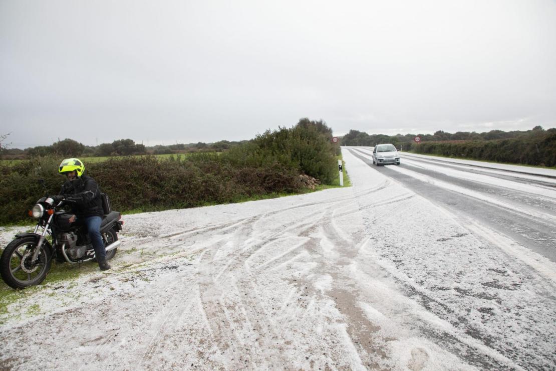 menorca ciutadella granizada pedra mal tiempo calan bosch