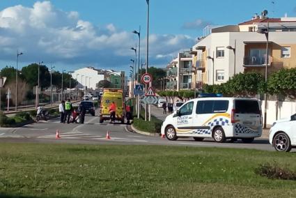 Una ambulancia ha atendido a la mujer herida