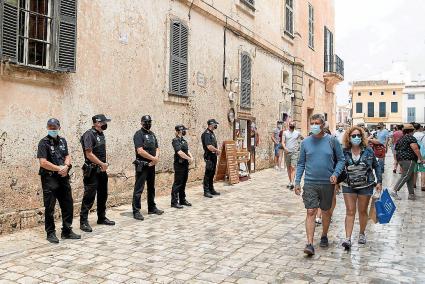 La Policía intensifica la vigilancia en Ciutadella con Primer Toc de Flabiol