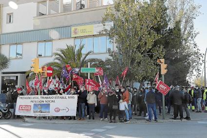 Imagen de la concentración en Palma, simultánea con las de Menorca y Eivissa.    Foto: JAUME MOREY