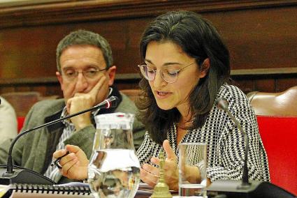 Basilio Ferrer y María José Camps, en un pleno municipal.